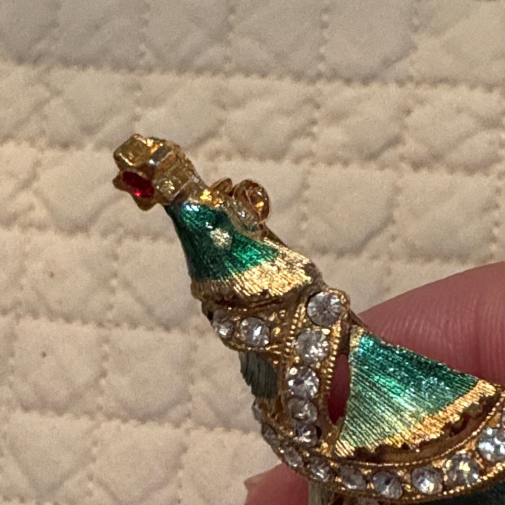 Elegant Green and Gold Christmas Tree Brooch - Picture 3 of 6